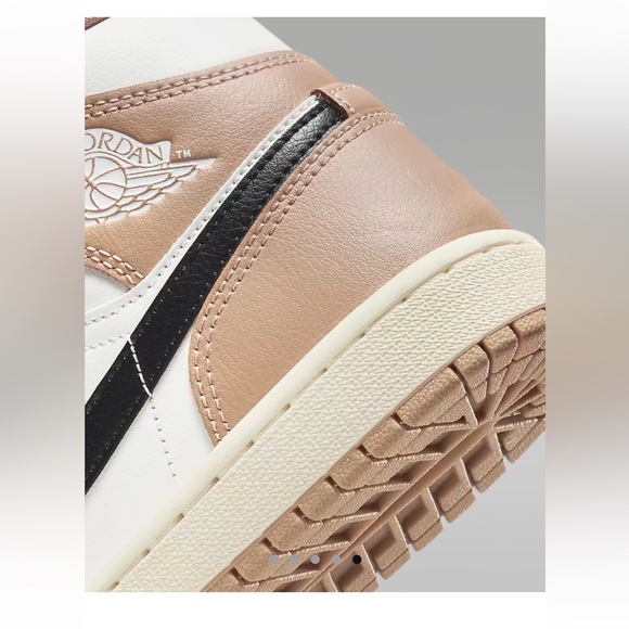 Women’s Air Jordan Mid size 6.5 - Picture 5 of 9